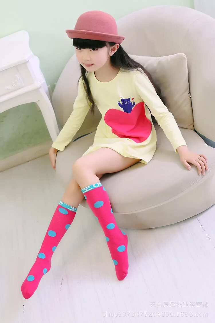 Little asia. КИД гёрл. Asian Socks. Lil girls in Knee Socks. Kids Socks носки.