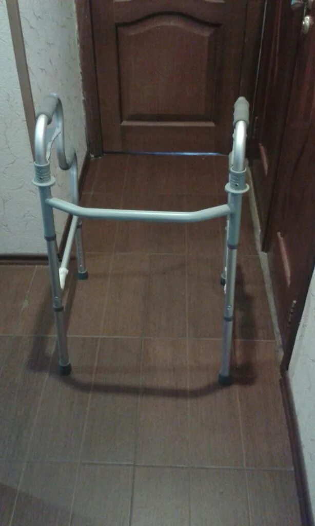 Ходунки для взрослых больных. Amw1b72 (р). Инвалидная ходунки отдам даром. Ходунки для пожилых людей отдам даром. У.