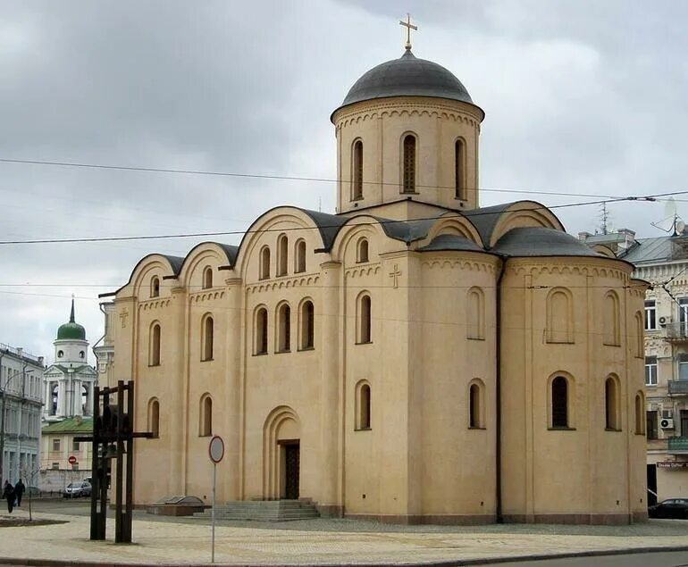 Храм успения богородицы киев. Храм успения богородицы десятинная церковь. Десятинная церковь успения богородицы в киеве. Церковь богородицы пирогощи. Храм успения богородицы киев.
