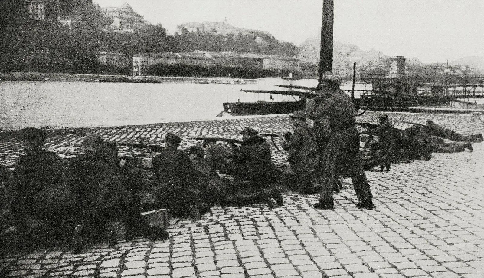Красная венгрия. Красная венгрия. Ркка 1919. Марки венгрии. Венгерские приправы.
