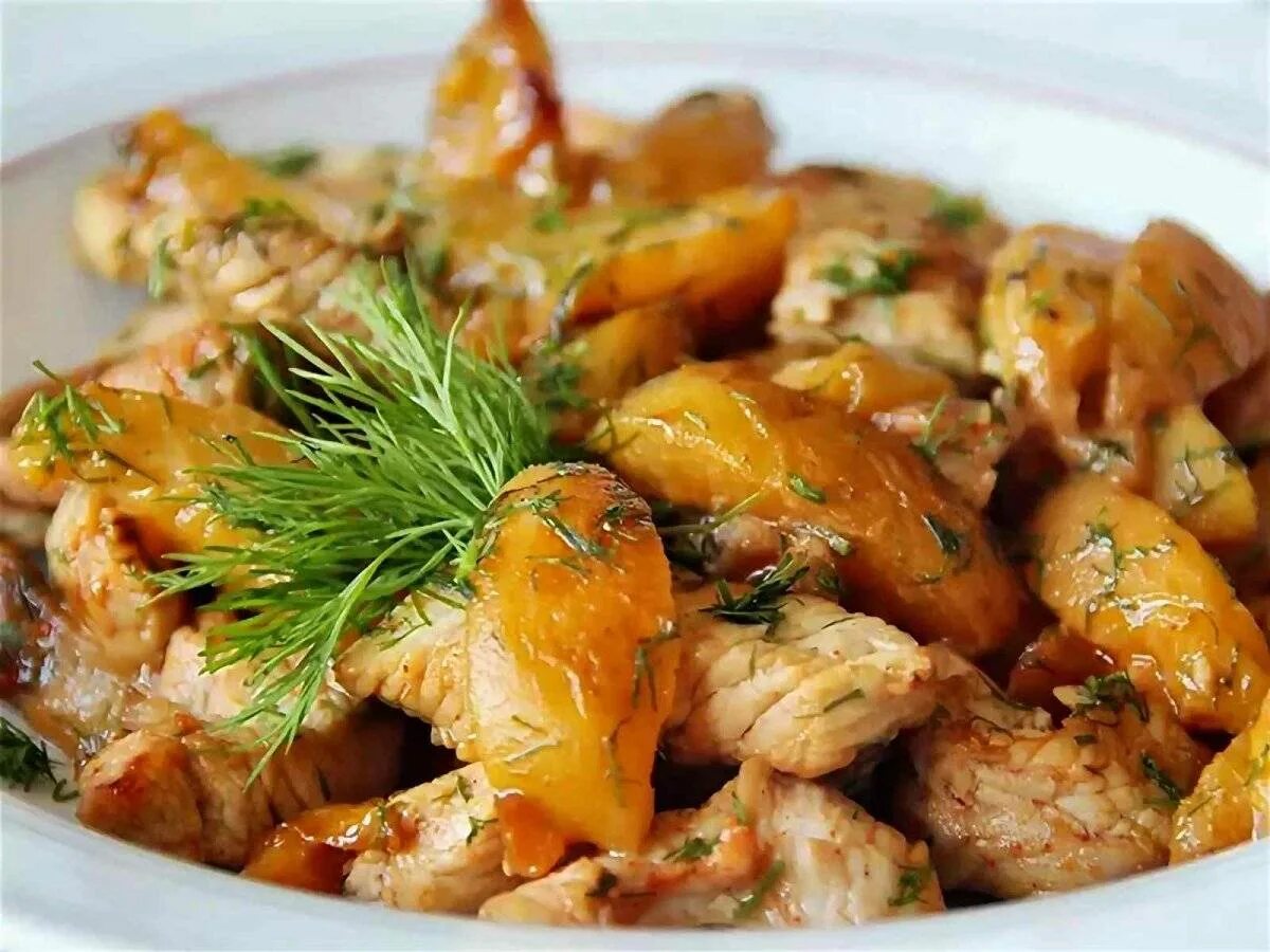 Что приготовить из индейки и картошки. Рагу индейки. жаркое из курицы. курица с абрикосами. курица тушеная с абрикосами.
