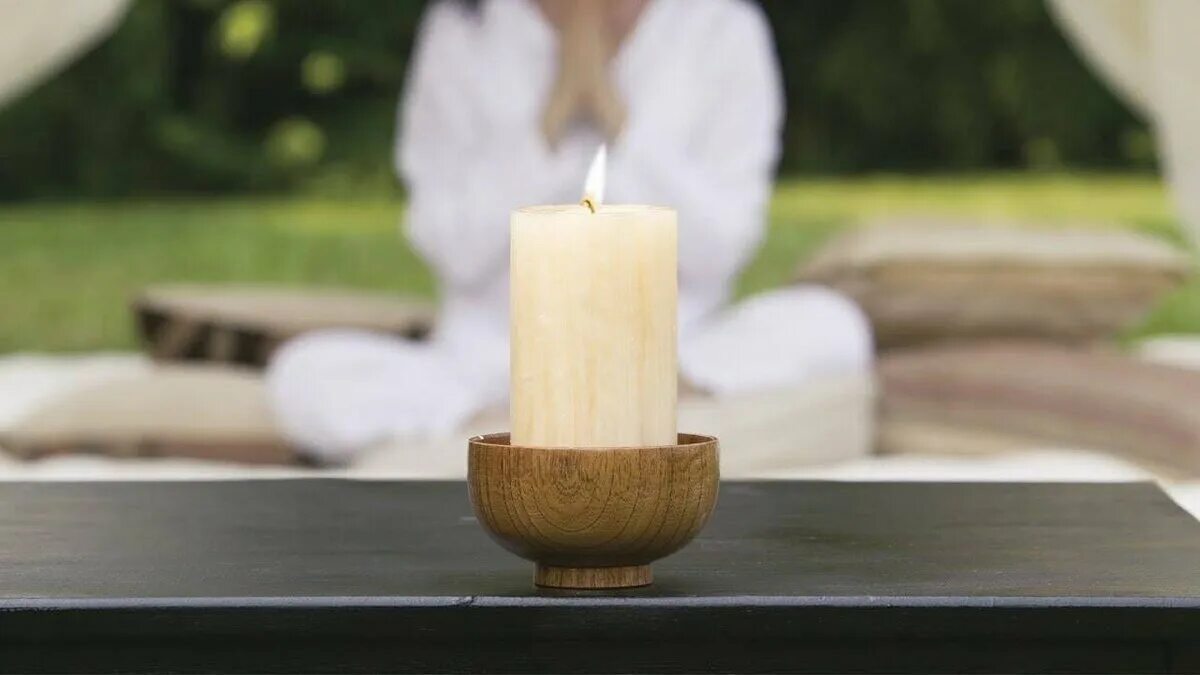 Свечной ритуал. Светодиодные свечи таблетки. Концентрация на свече. Праздничные свечи. Ритуальные свечи.