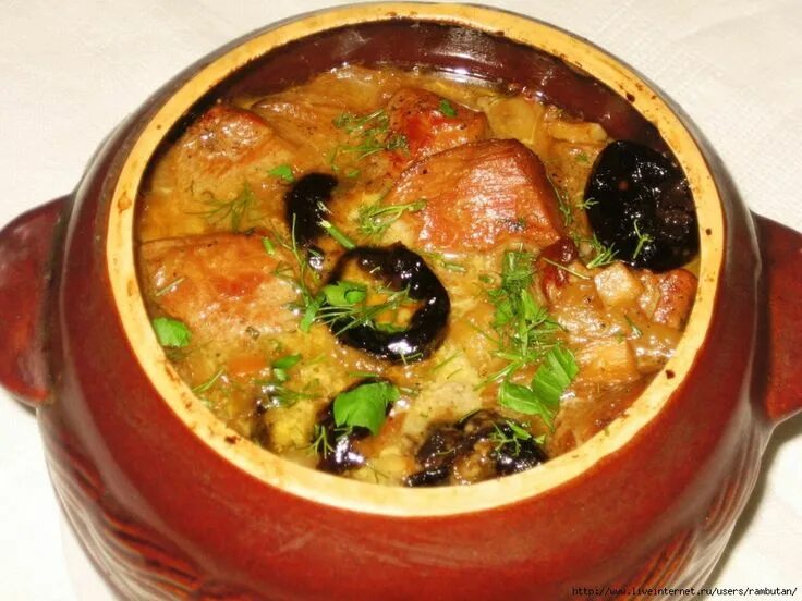 Как приготовить мясо в горшочках фото Баранина в горшочке в духовке с картошкой и овощами. Рецепт
