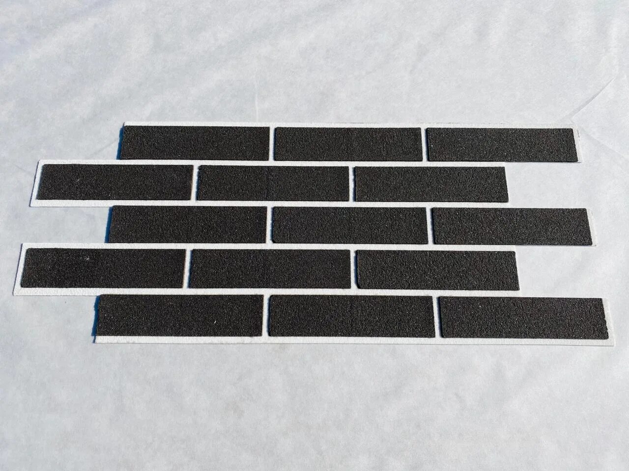 Затирка швов гибкого кирпича. Затирка швов гибкого кирпича. Модульность кирпича. Сенат техногрупп гибкий модульный кирпич монтаж. Карбоновый кирпич.