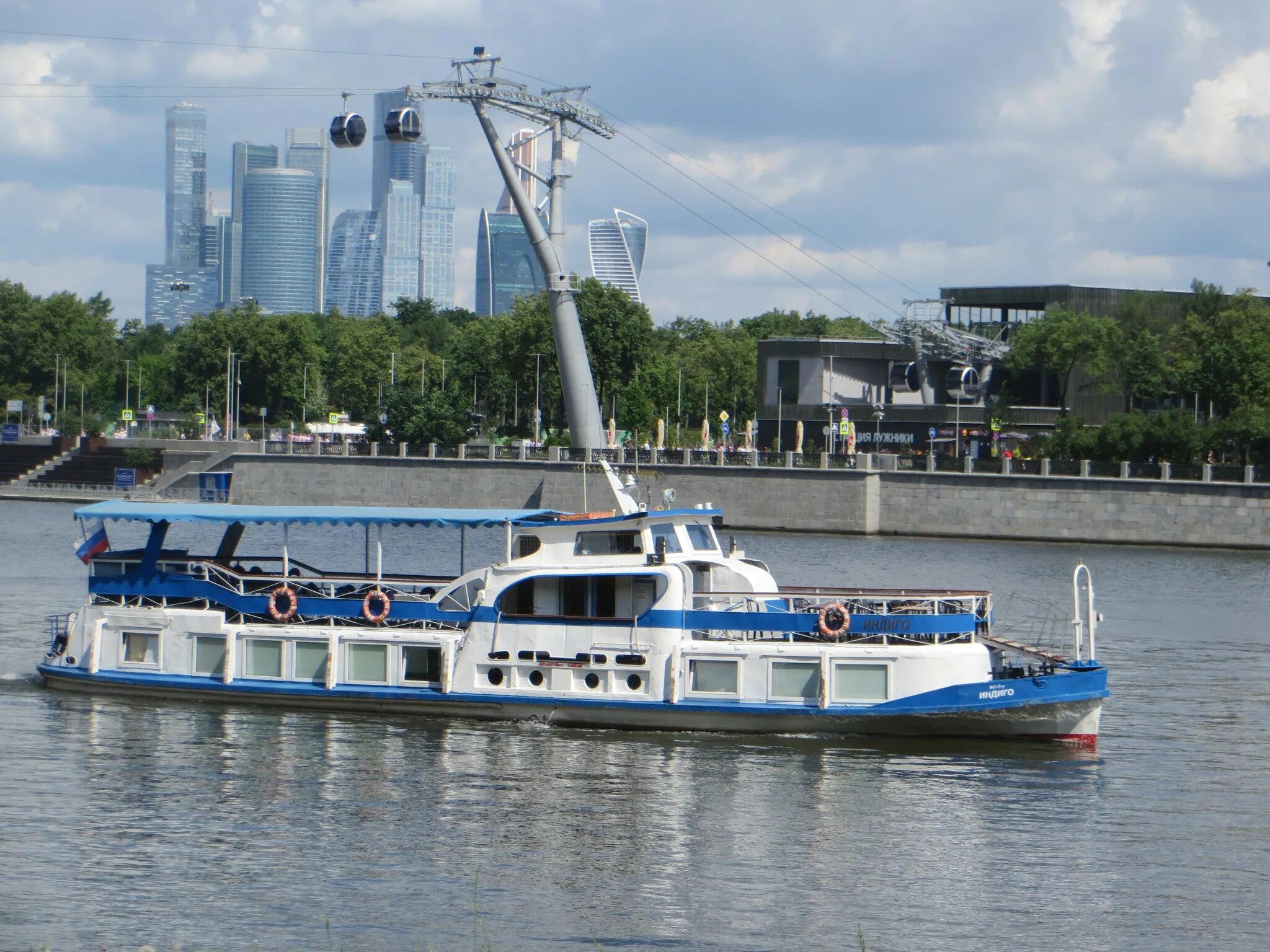 Москва-189 речной трамвайчик. Прогулочный катер москва река. Рэдиссон-круиз речные трамвайчики. Теплоход москва 24. Теплоход мираж москва.