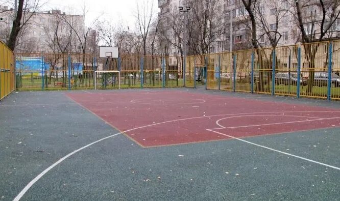 Хамовнический вал 32. Спортивная площадка на улице детали. Спортивная 7 долгопрудный. Физкультурная улица москва. Улица хамовнический вал 12.