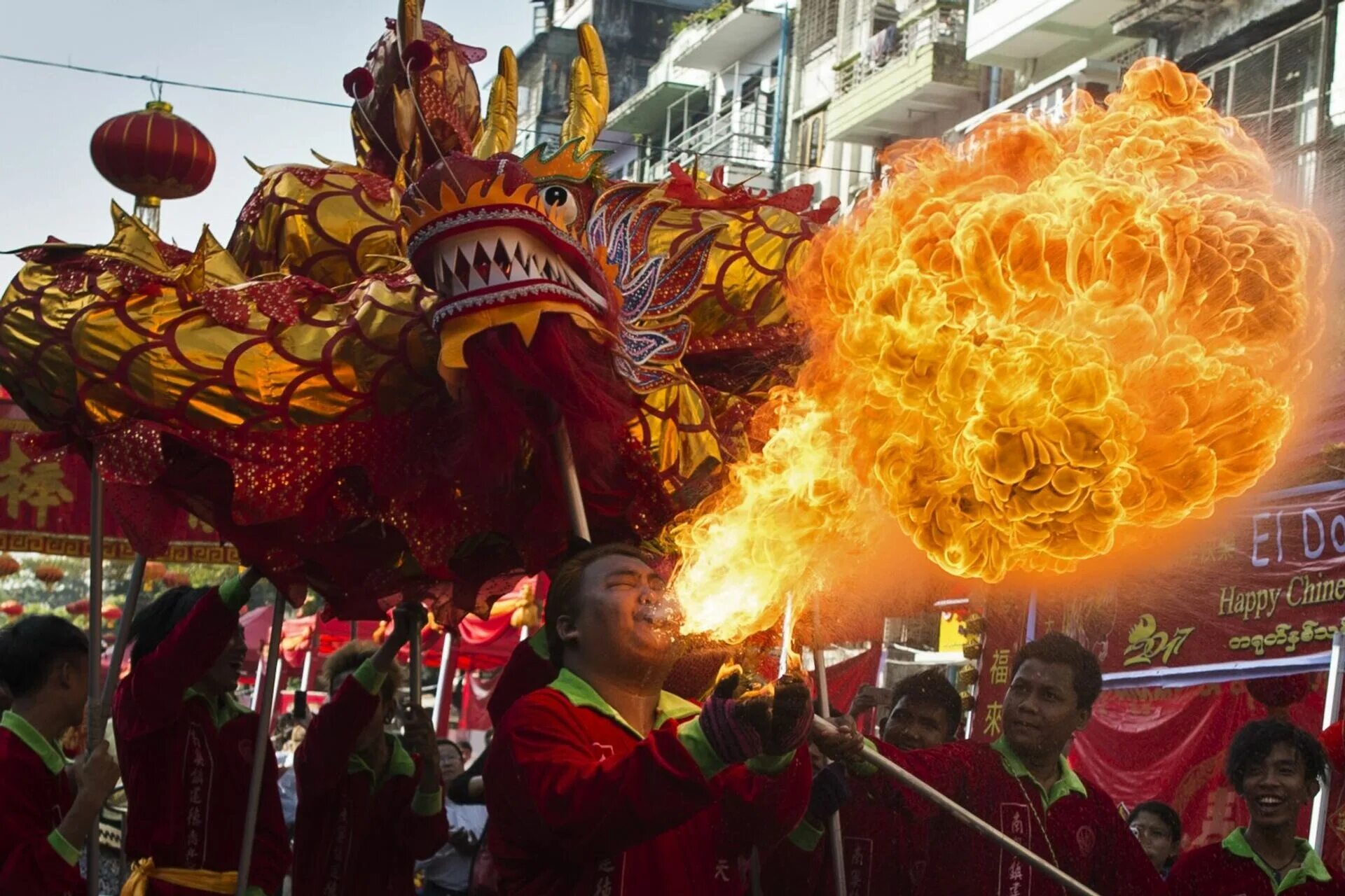 Точное время китайского нового года. Китайский новый год (Chinese New year). Новый год в Китае. Танец дракона в Китае на новый год. Китайский новый год празднование.