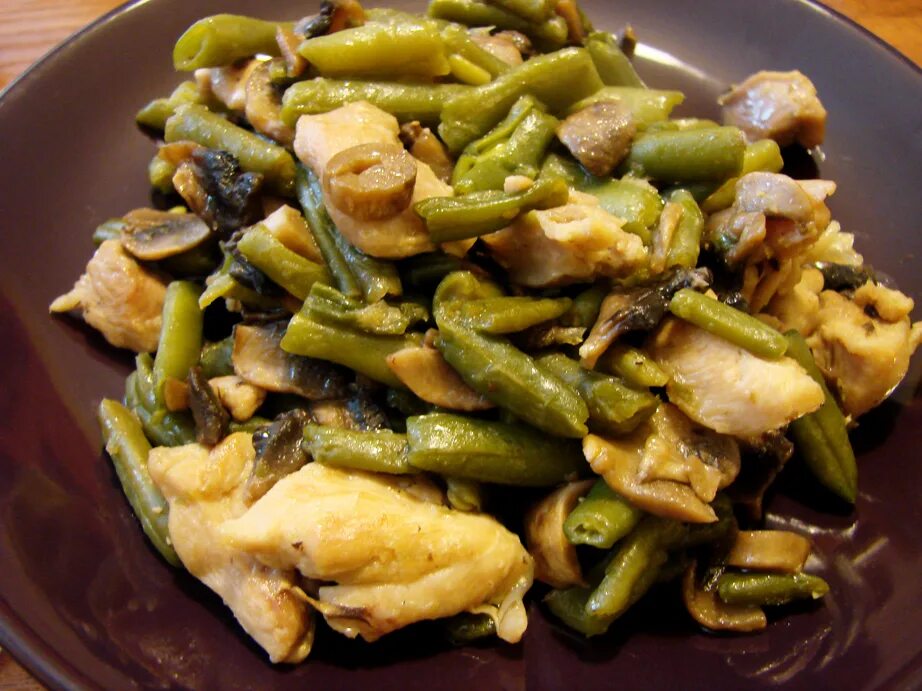 Картошка со стручковой фасолью. Курица с зеленой фасолью. стручковая фасоль с грибами и курицей. курица с грибами и стручковой фасолью. курица тушеная со стручковой фасолью.