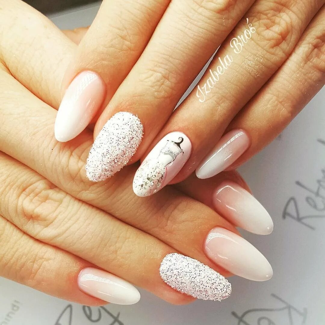 светлый маникюр на миндальную форму. маникюр миндаль. розовые матовые ногти. маникюр светлый миндаль. френч нюд миндаль.