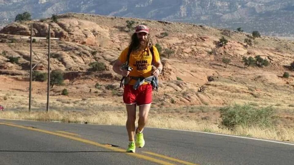 Форест Гамп Роб Поуп. Forrest Gump бежит. Forrest Gump: Runs across America. Дорога по которой бежит Форрест Гамп. That s amazing she run fifteen