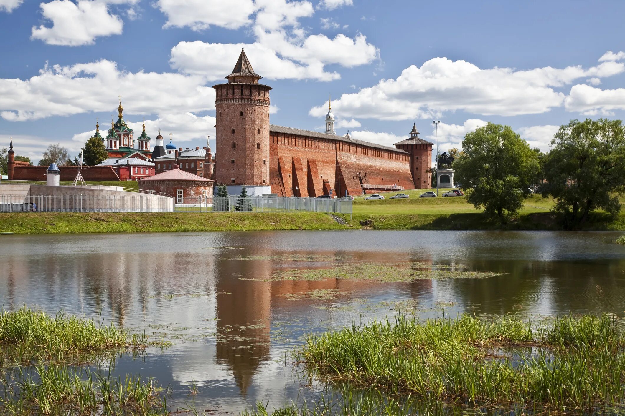 Московская область выбрать город. Коломна Кремль. Историко-культурный музей-заповедник Коломенский Кремль. Коломенский Кремль достопримечательности Коломны. Коломенский Кремль панорама.