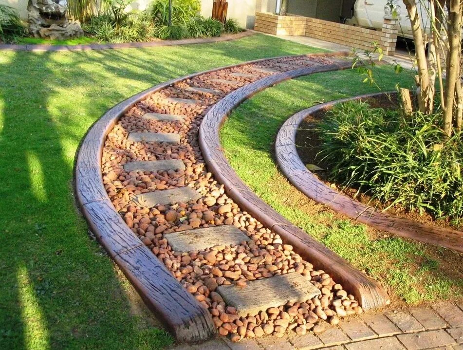 2588402439_1204589098 Small garden with stones, Small gardens, Small garden