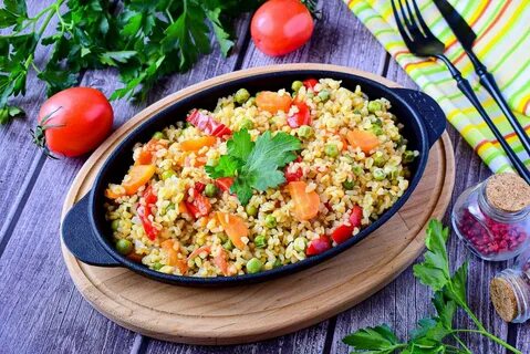 Булгур с овощами на сковороде постный