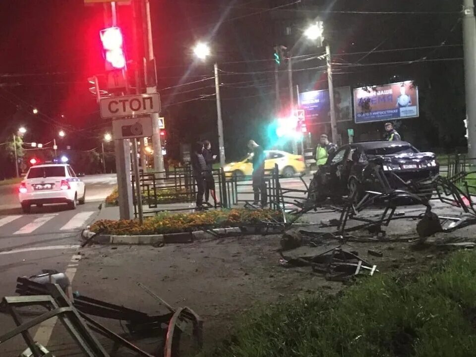 Пожары в смоленске ночью. Дтп смоленск сегодня большая советская. Жесткая авария ночь фото. Авария в смоленске на медгородке. Пожары в смоленске ночью.