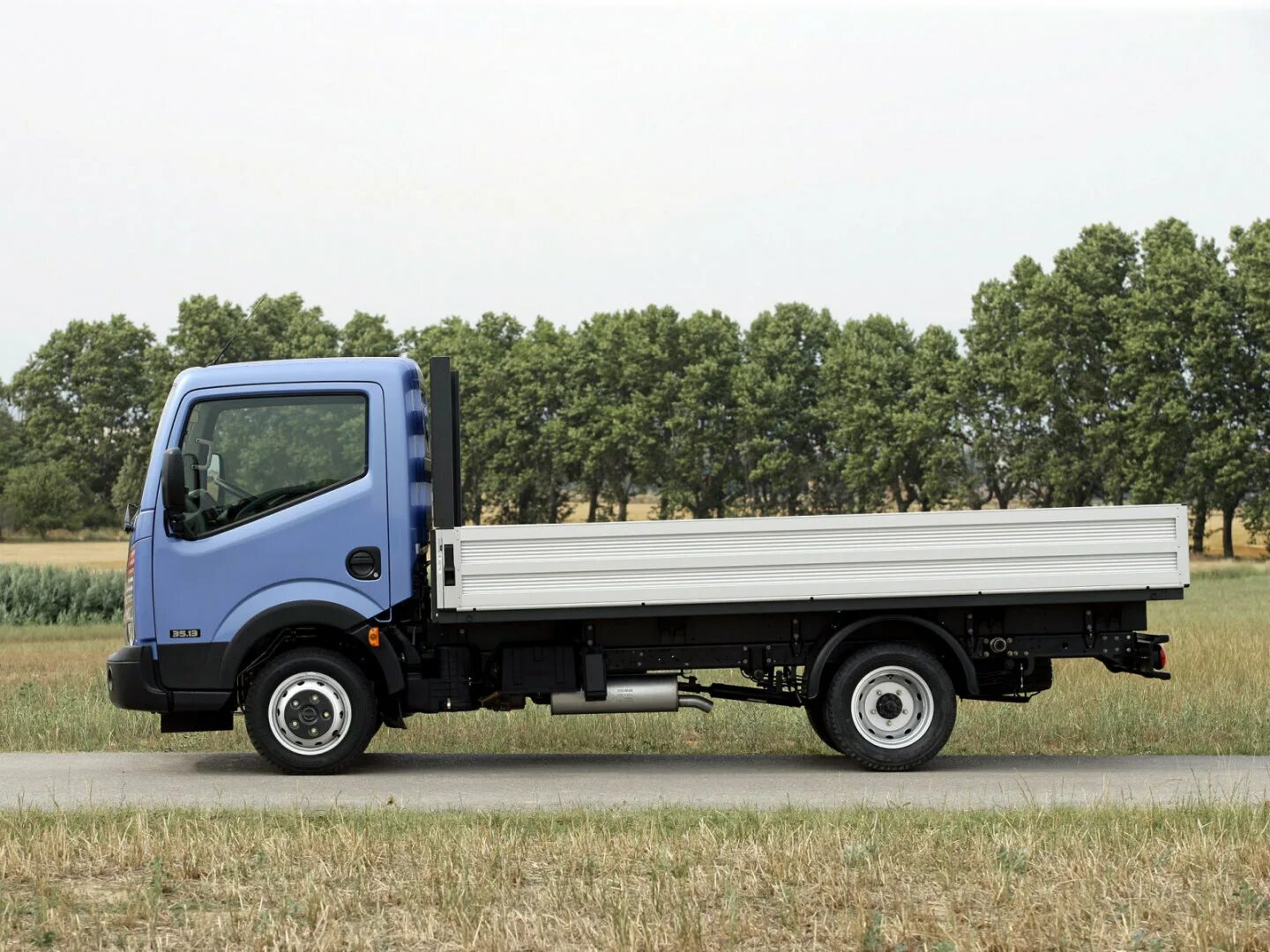 Грузовичок ниссан. Nissan Cabstar 2015. Nissan Cabstar 3. Nissan nt400 Cabstar. Ниссан Кабстар бортовой.