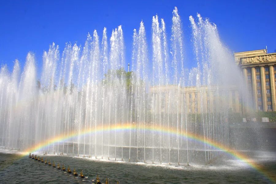 самара фонтан радуга. радуга около фонтана. жуковский фонтан. радуга около фонтана. фонтан в медведево марий эл.