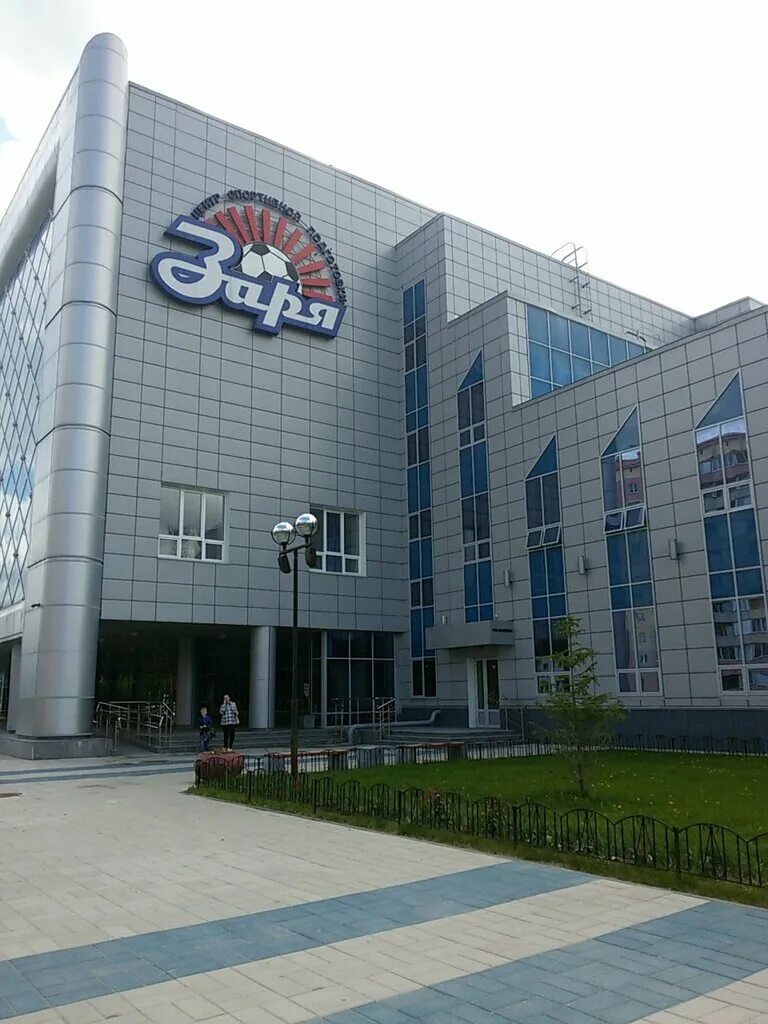 спорткомплекс на петухова александрит. крытый футбольный манеж заря новосибирск. центр спортивной подготовки заря новосибирск. комплекс заря новосибирск. стадион заря новосибирск.