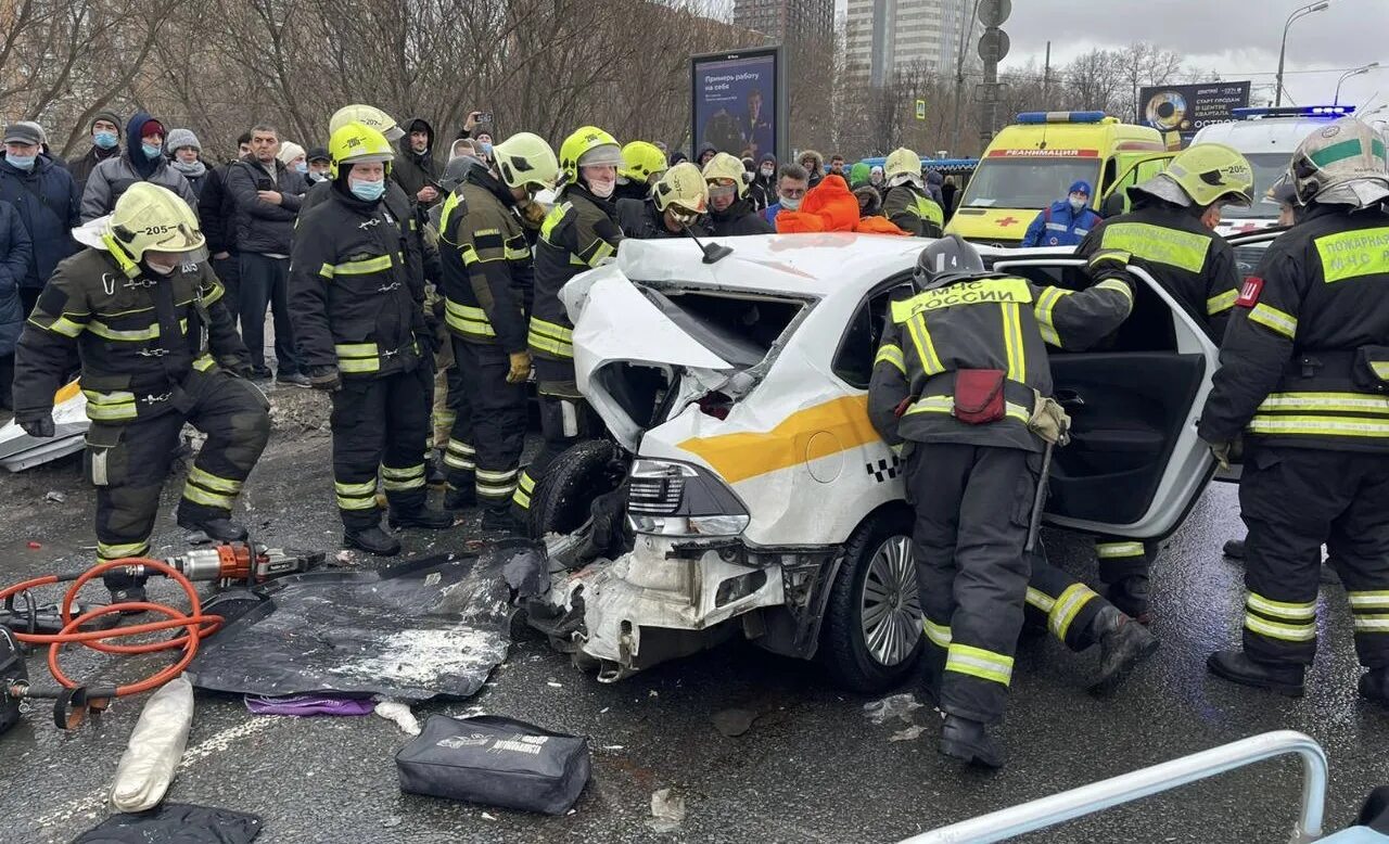 Дтп 11.01. Авария на рублевском шоссе 08 02 2025. дтп с алексеем шепелем на рублевке. катастрофа в московском метрополитене.