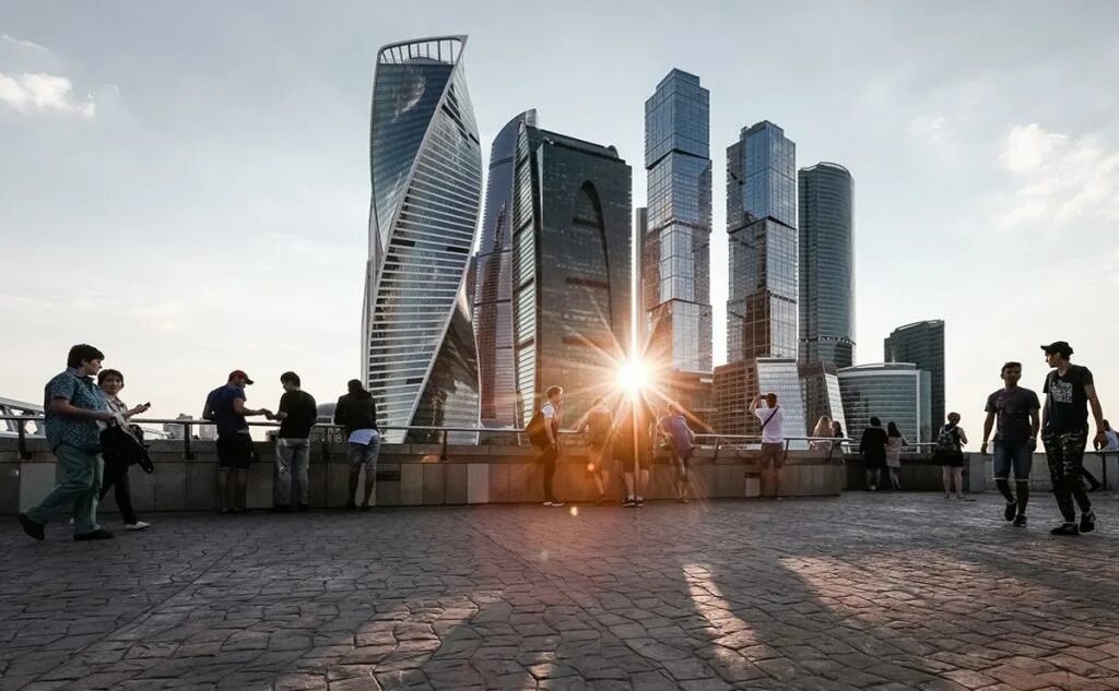 В городе 70000 жителей. ООН Москва лучший город земли. Город Москва Сити. Москва город миллионник. Мегаполис Москва.