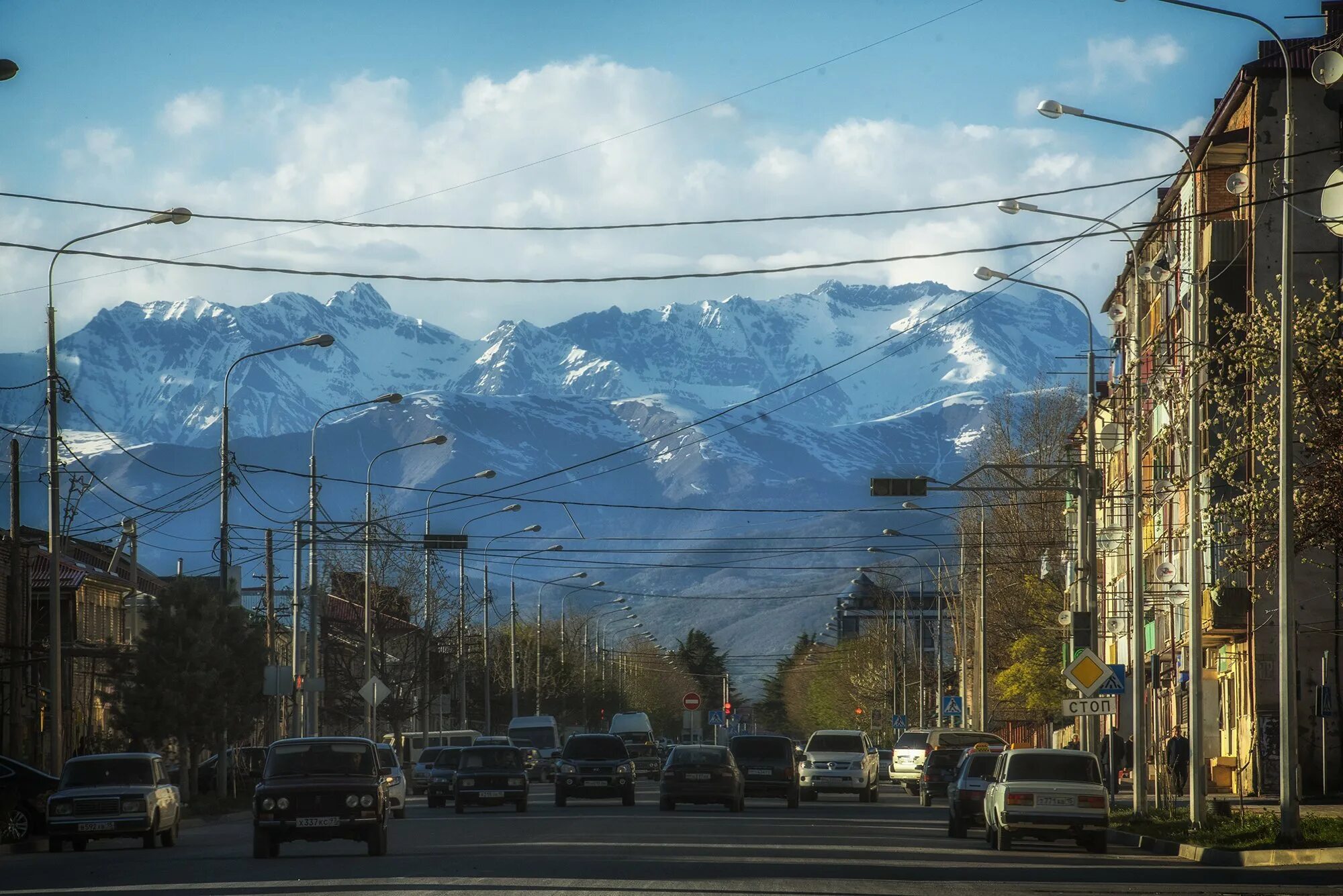 2008 г осетия. Северная Осетия Цхинвал. Цхинвали Южная Осетия. Город Цхинвал Южная Осетия. Южная Осетия Цхинвал горы.