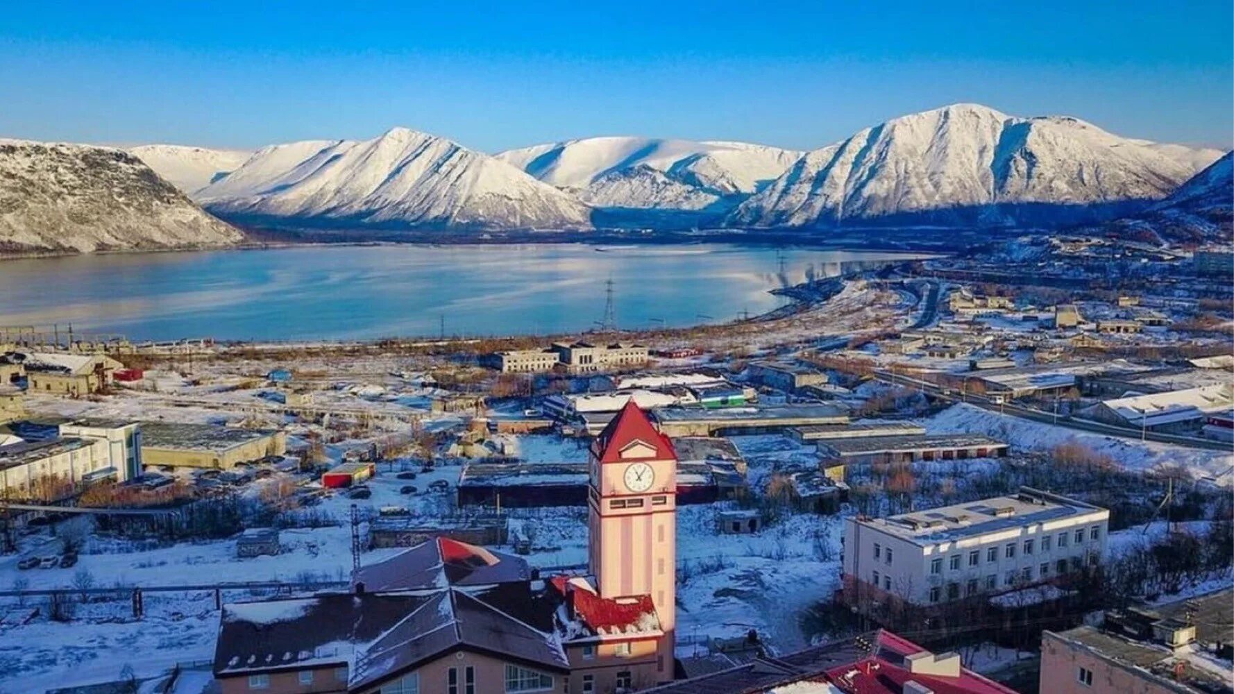 Население кировска мурманской области. Кольский полуостров Кировск. Горы город Кировск Мурманская область. Кировск Апатиты Хибины. Апатиты Кольский полуостров.