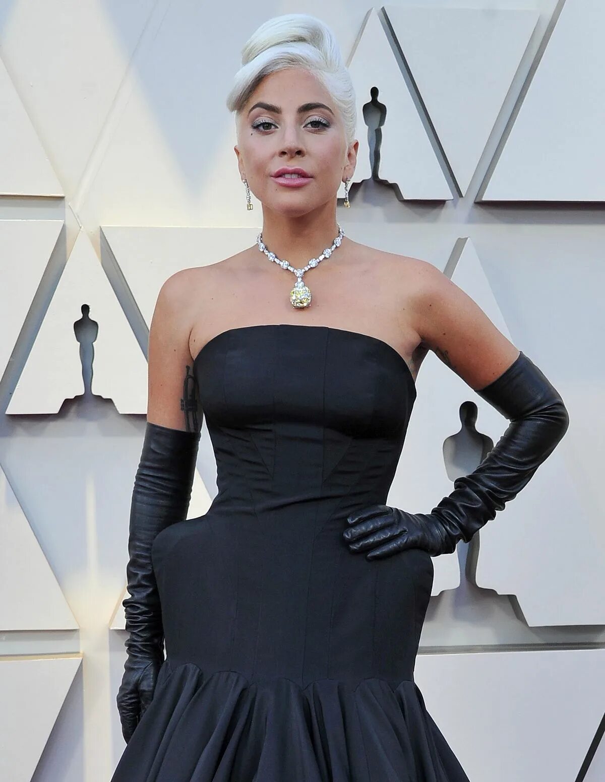 Гага оскар. Леди Гага Оскар. Lady Gaga Oscar 2019. Леди Гага Оскар 2019 фото. Стефани Джоанн Анджелина Джерманотта.