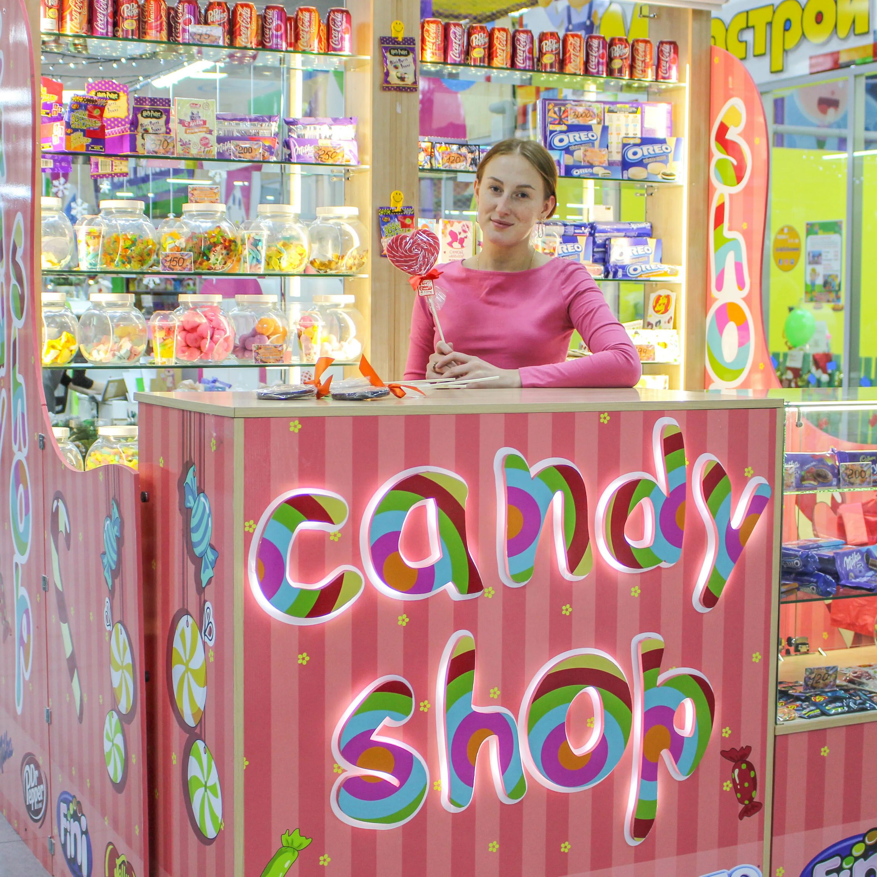 Candy shop 3. Магазин сладостей. Магазин сладостей вывеска. Название для магазина сладостей. Кенди шоп магазин сладостей.