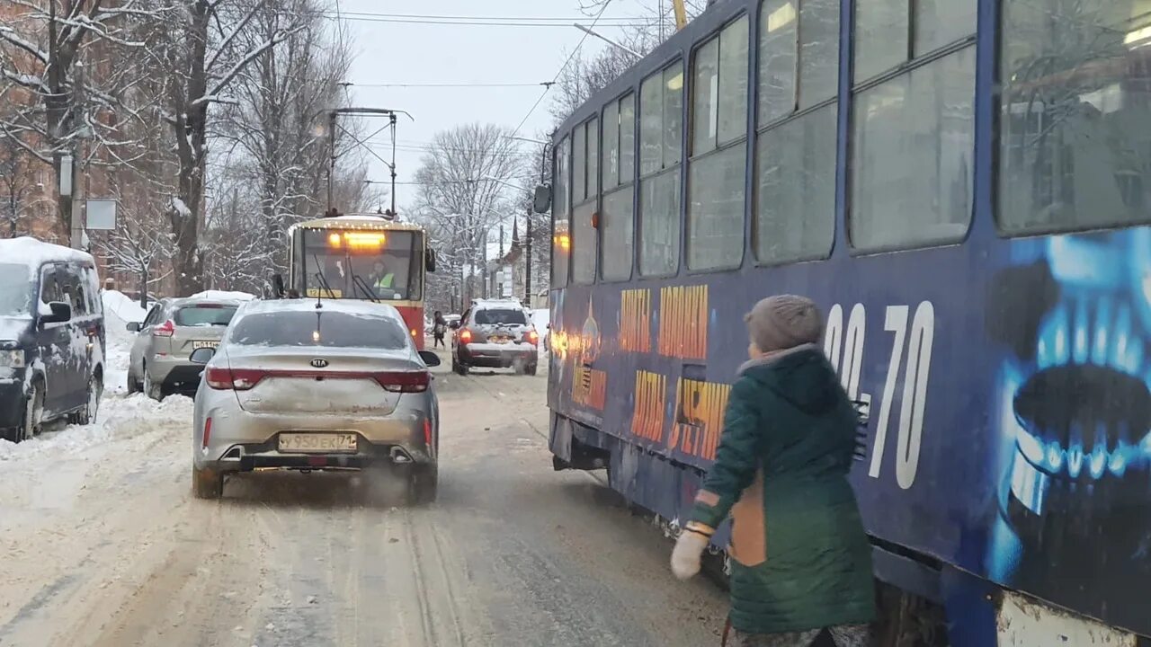 Авария на демонстрации и с машиной мчс. Сквер подольских курсантов саранск. Улица мосина тула остановка фотографии. Упавшее дерево. Тула оказалась.