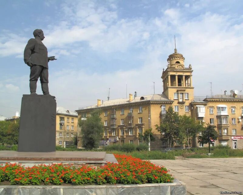 Памятник Орджоникидзе в Магнитогорске. Памятник Серго Орджоникидзе. Сквер имени Серго Орджоникидзе Магнитогорск. Площадь Орджоникидзе Магнитогорск. Территория города магнитогорск