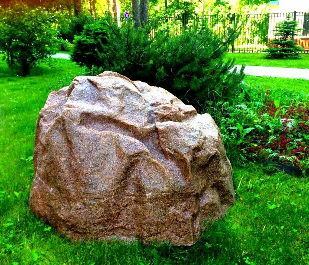 Камень купить курск. Камень d110. Камень искусственный «Престиж 85». Камень валун на скважину 110. Декоративные валуны для сада.