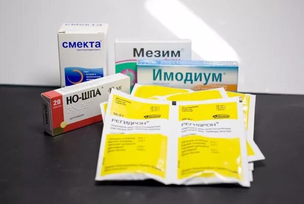 Что пить при отравлении и поносе. Лекарство от рвоты и поноса. лекарство от тошноты и поноса. таблетки при рвоте и поносе. препараты от тошноты и поноса.