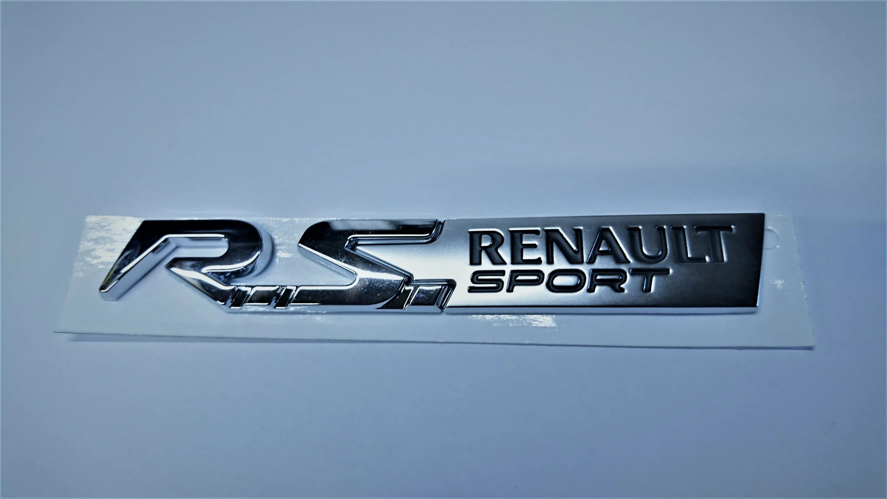 Наклейка renault. Шильдик Renault Sport. Шильдик Scania s650. Шильдик Рено Логан 1 1.6. Шильдик Рено RS.