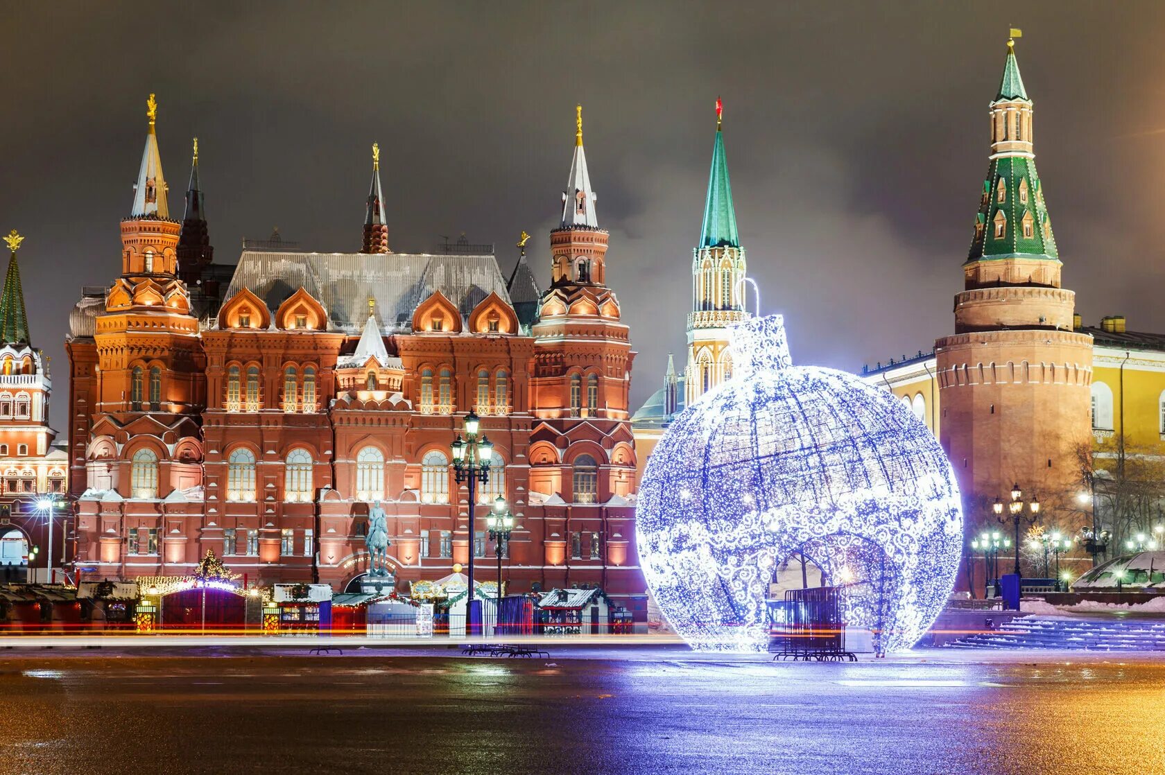 Каникулы в городе москва. Новогодняя Москва. С Рождеством Кремль. Новый год в России. Москва зимой.