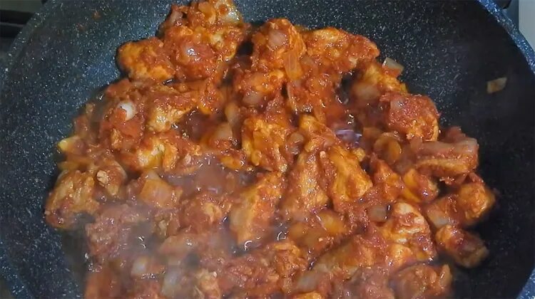 Свиная поджарка с подливой по-классически, рецепт с фото - Вкусо.ру