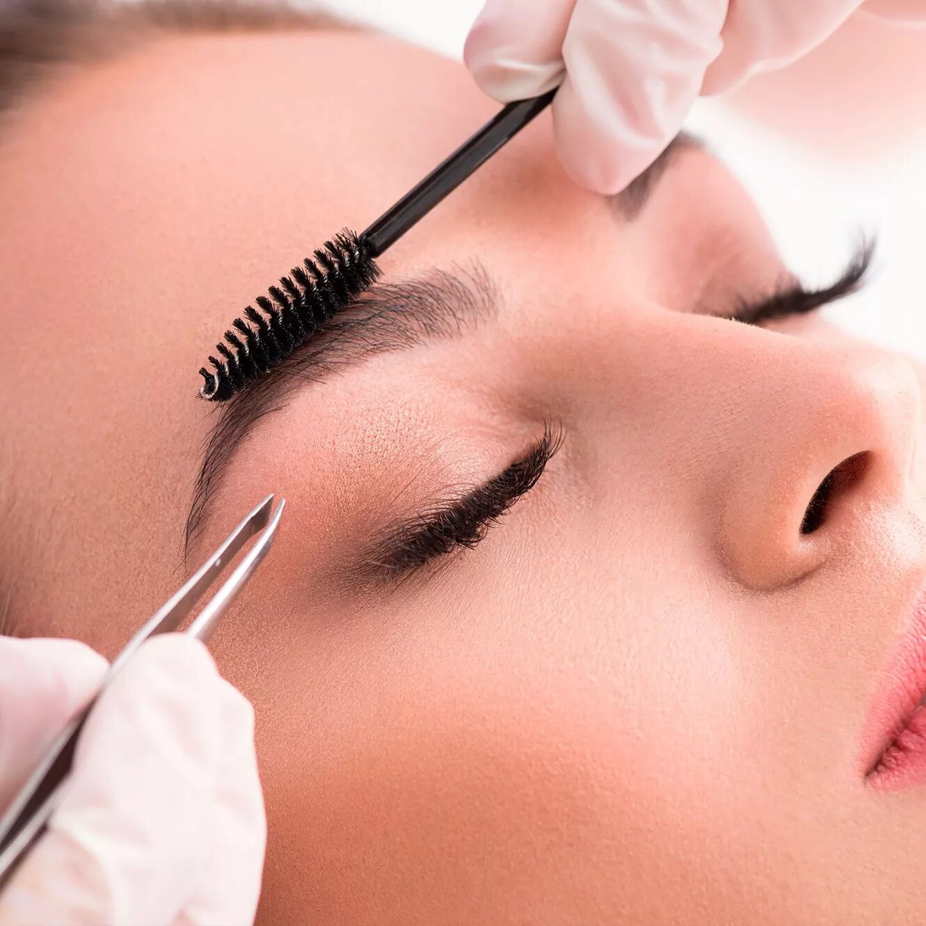 студия бровиста интерьер. микроблейдинг бровей одинцово. перманентный макияж бровей и губ. броу бар. студия красоты брови.