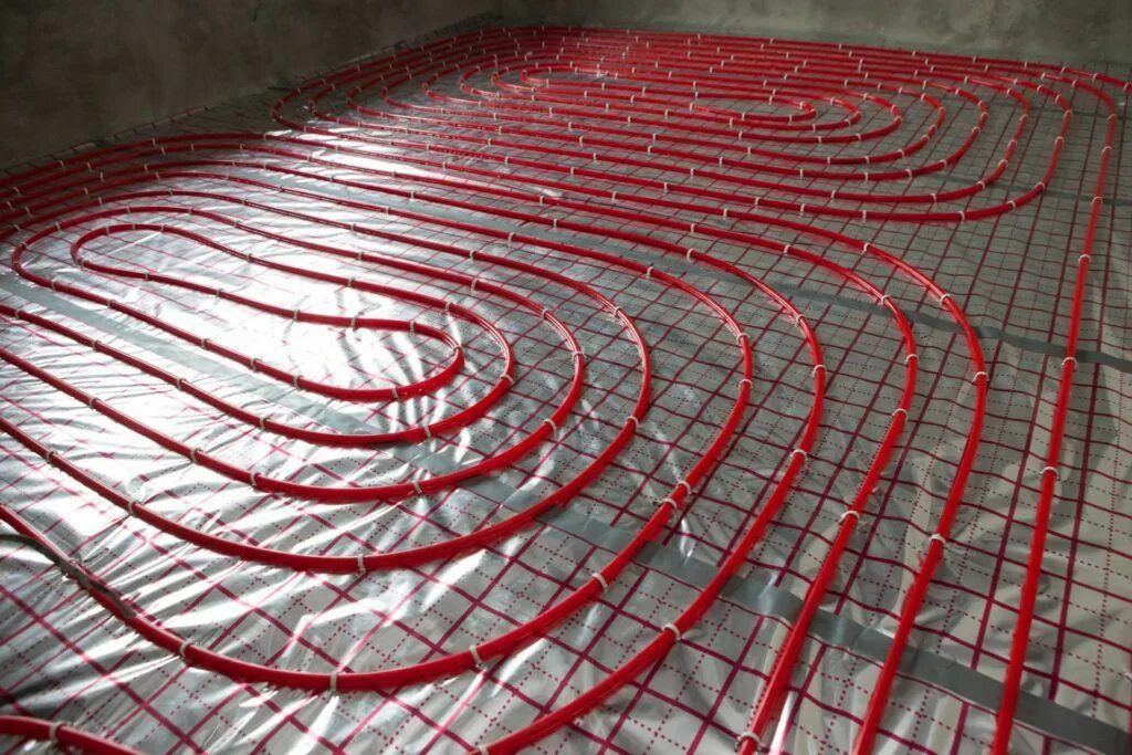 Водяной тёплый пол 110квадрат. Укладка теплого пола. Монтаж тёплого пола водяного. Система тёплый пол водяной. Система тёплого пола водяного.