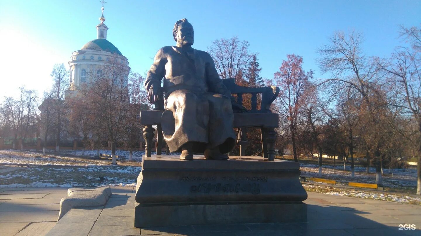 Площадь маркса орел. Памятник лескову в орле. сквер лескова орел. город орел литературная столица россии.