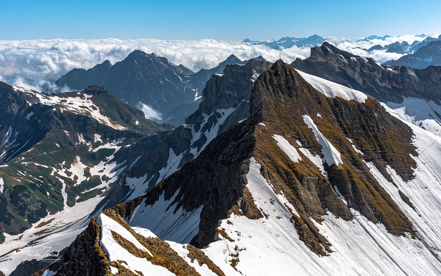 V образная долина. Low valley. Штирийские альпы. Mountains hills and lowlands. Low valleys.