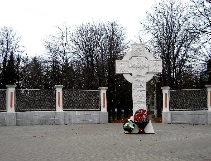 Прогноз погоды в рыльске курской. Памятники г Рыльска. Город Рыльск Курская область. Михайловка Курская область Рыльский район. Локоть Курская область Рыльский район.