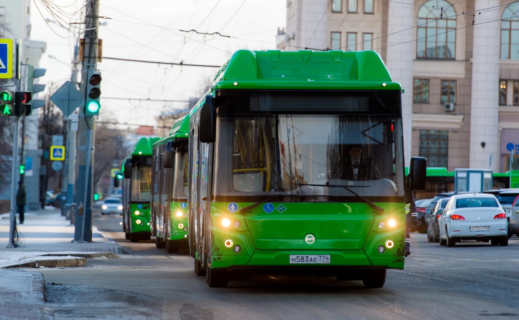 Современные автобусы. Автобус 18 Челябинск. Новые автобусы Челябинск. Автобус Москва.