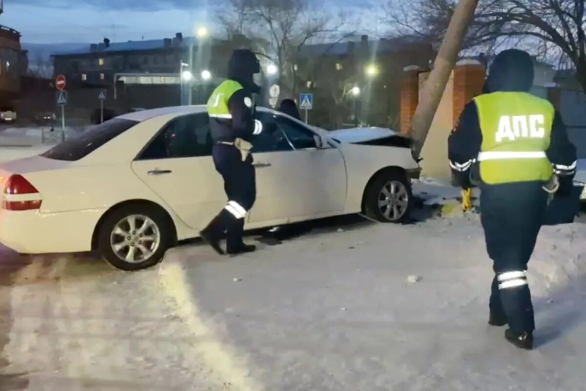 Водители улан удэ. ГАИ пешеходы и водители. Два таксиста. Двое полицейских машин врезают.