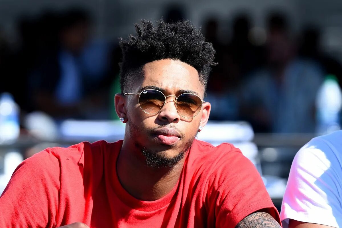 Ли чон сок и хан хе чжу. Стефен карри короткая стрижка. He doubts. He doubts. Брэндон уолтерс.