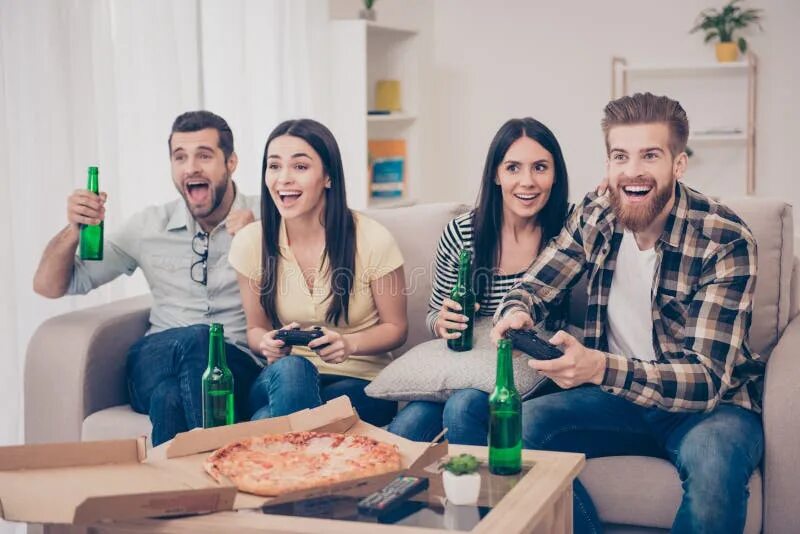 Friends play an. Playstation friends. Компания друзей в комнате. Friends play an. Friends play an.