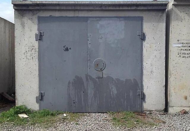 Гск 15 анапа. Продам гараж хабаровск. Гаражи блок 1 угрешская 13. Гаражный блок. Блок комната гаражная.