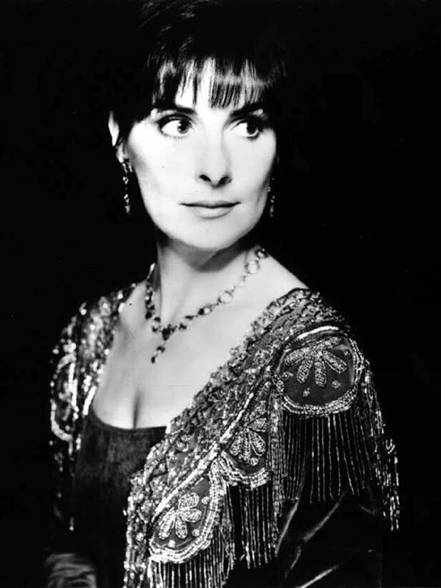 I don t enya. Enya певица. эния ирландская певица. эния молодая. enya певица фото.