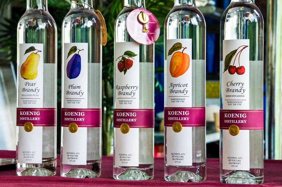 Дистиллят persimmon aged anaseuli. Пивной дистиллят. Фруктовый дистиллят. Немецкий алкогольный напиток шнапс. Фруктовый алкогольный напиток.