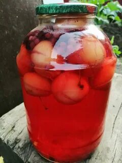 Компот из абрикос и красной смородины