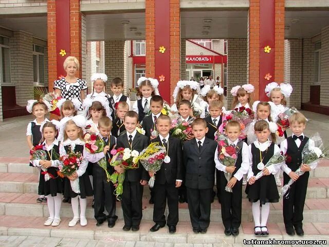 Фото 1 сентября 2011 года. Школа 11 борзя. Школа 1098. Линейка в школе. 1 сентября 2020.