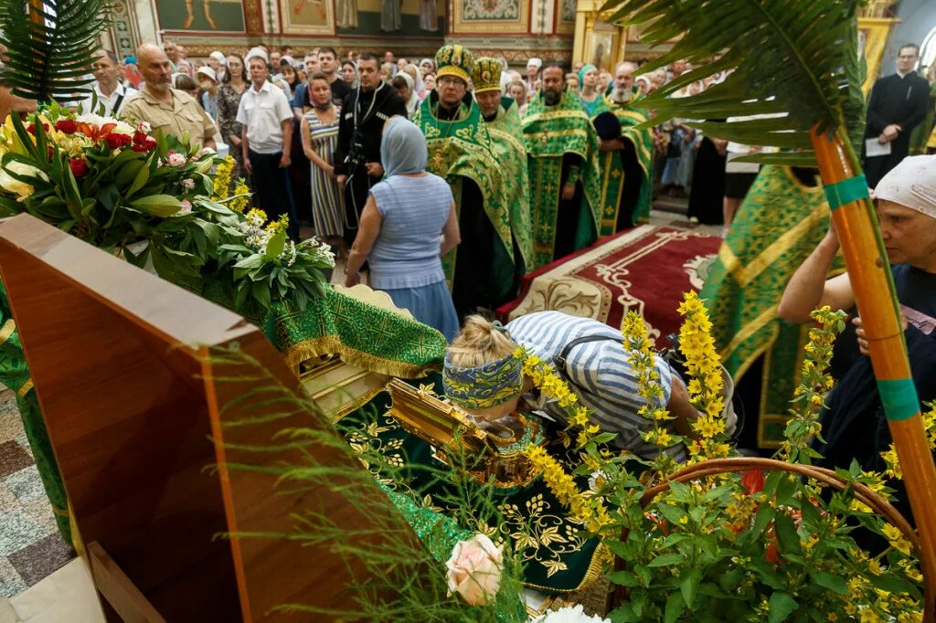 Владелец мутабора подарил мощи храму. Мощи преподобного сергия. Владелец мутабора подарил мощи храму. Владелец мутабора подарил мощи храму. Владелец мутабора подарил мощи храму.