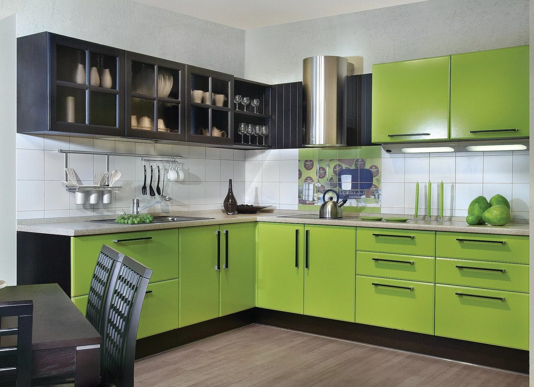 Стильные кухни отзывы работников. Кухни Фотогалерея. Стильные кухонные гарнитуры. Кухонный гарнитур зеленого цвета. Зеленая угловая кухня.